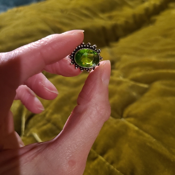 'Peridot' silver stud earrings - Picture 3 of 5